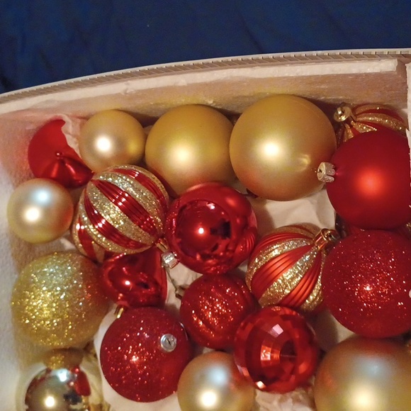Christmas balls plastic in case - Picture 1 of 6